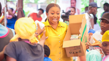 Reflo-Company-Limited-Donates-Reflos-Sanitary-Pads-to-Kayayeis-in-Accra